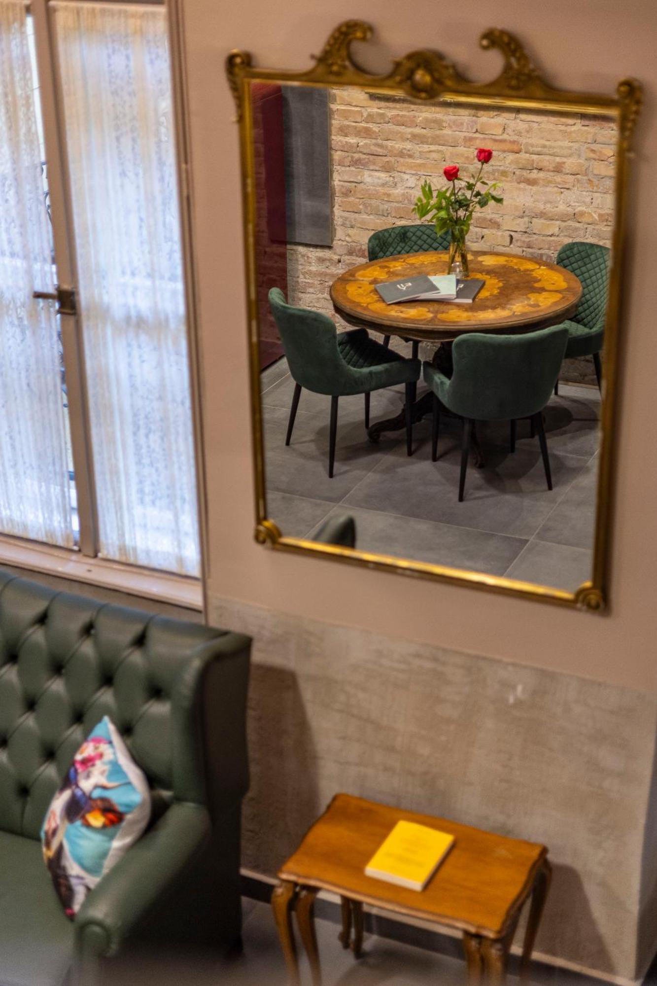 The Address Loft - Joy * Budapest